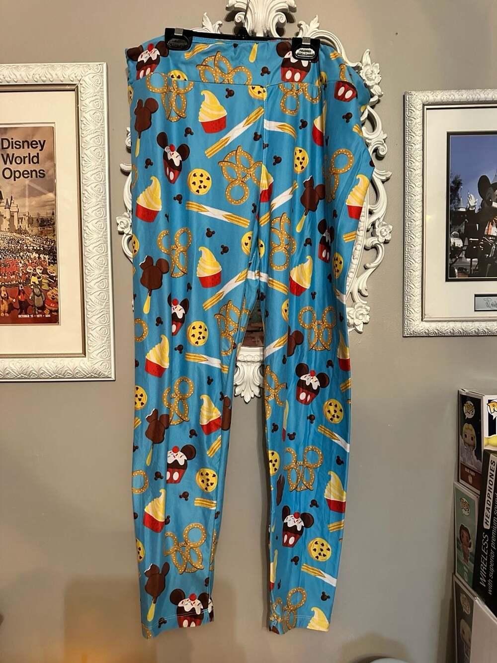 Disney Parks Mickey Snacks Food Leggings Size XL Blue